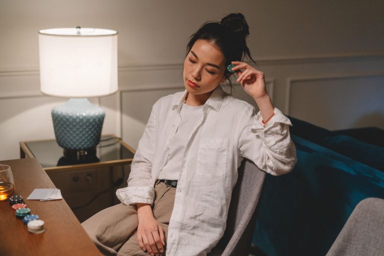 德州牛仔心理学博弈入门：三个让打法更稳的心理技巧